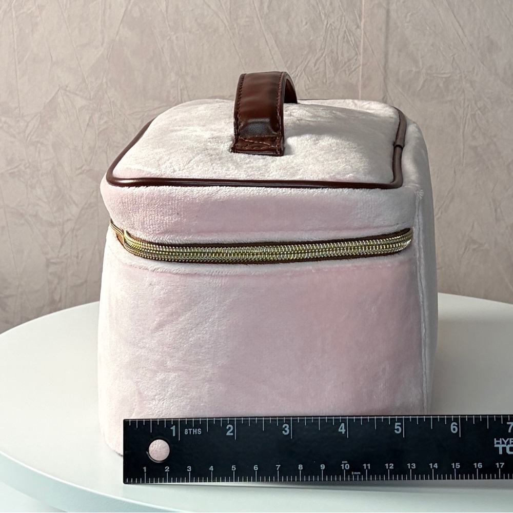 Juicy Couture Pink Cosmetic Bag Travel Case Train Case with Scottie Dogs - Picture 8 of 10